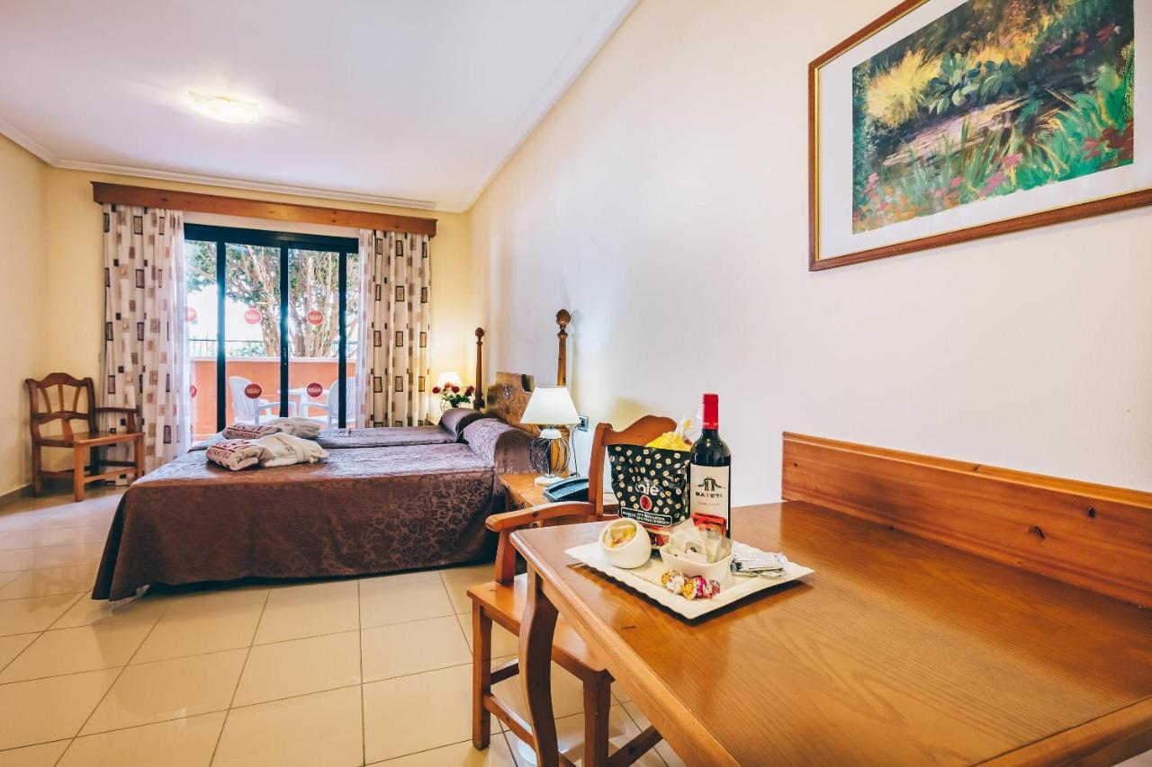 Grand Muthu Golf Plaza Hotel & Spa San Miguel de Abona Exterior photo A typical room at the hotel