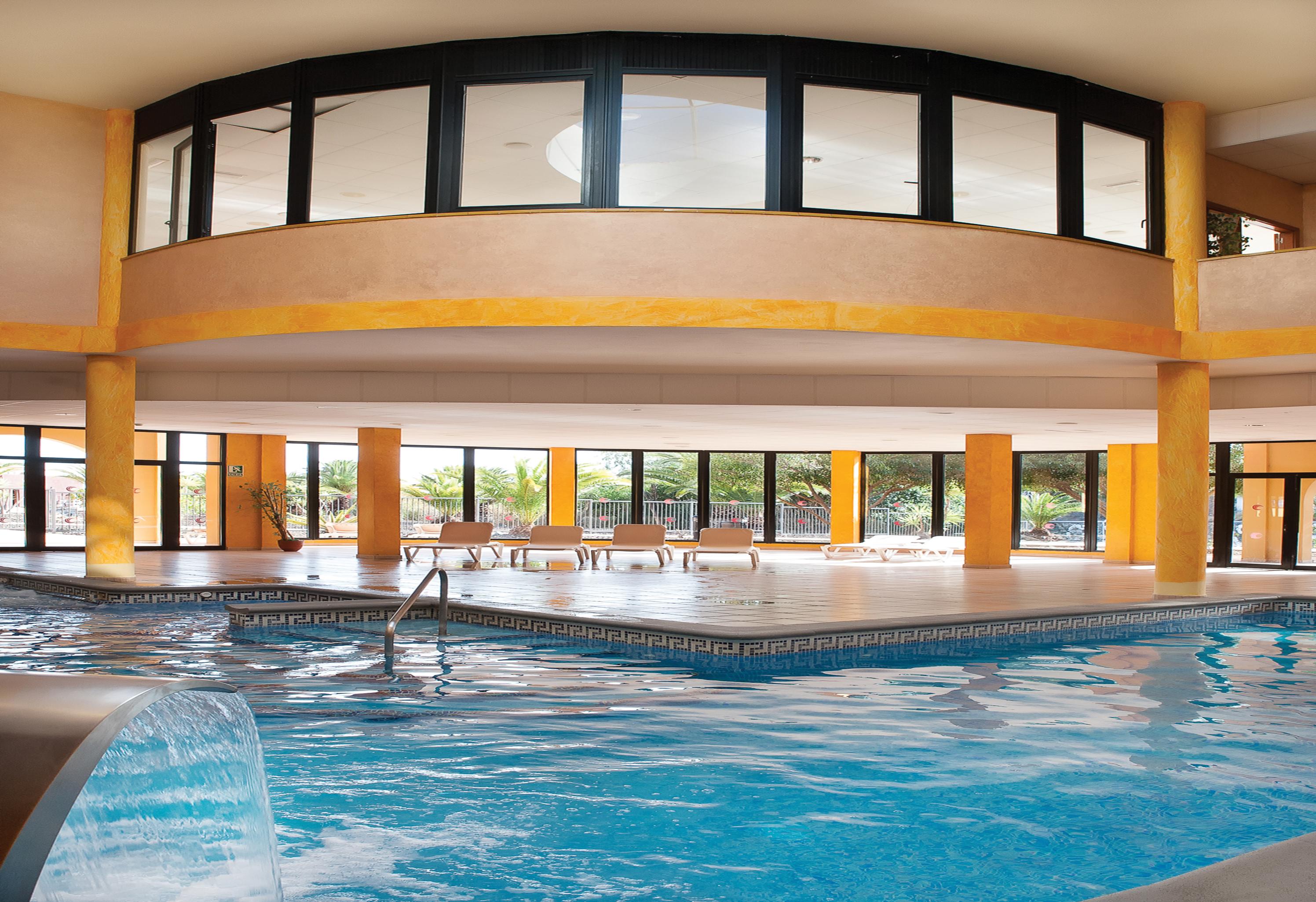 Grand Muthu Golf Plaza Hotel & Spa San Miguel de Abona Exterior photo The indoor pool at the hotel
