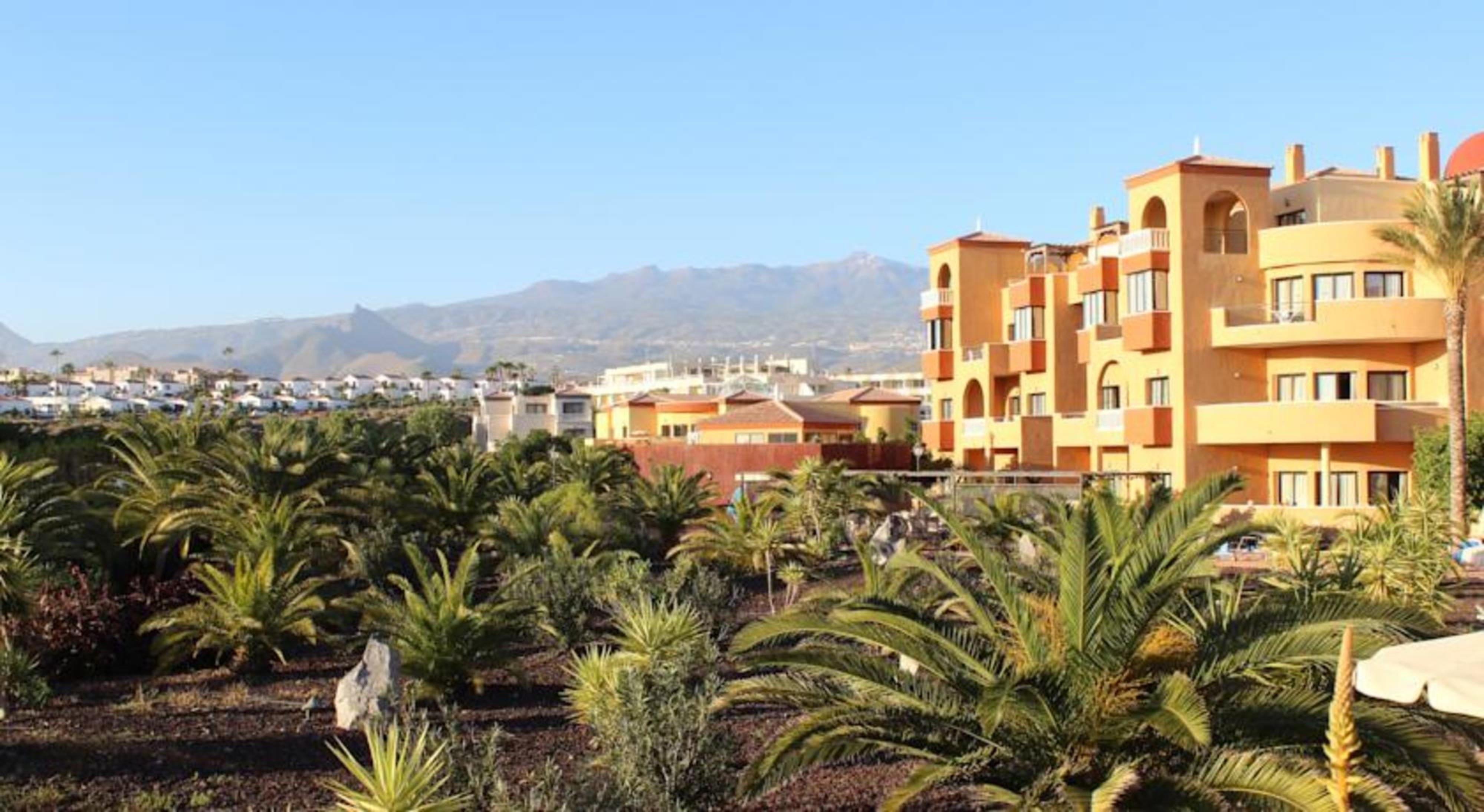Grand Muthu Golf Plaza Hotel & Spa San Miguel de Abona Exterior photo View of the town