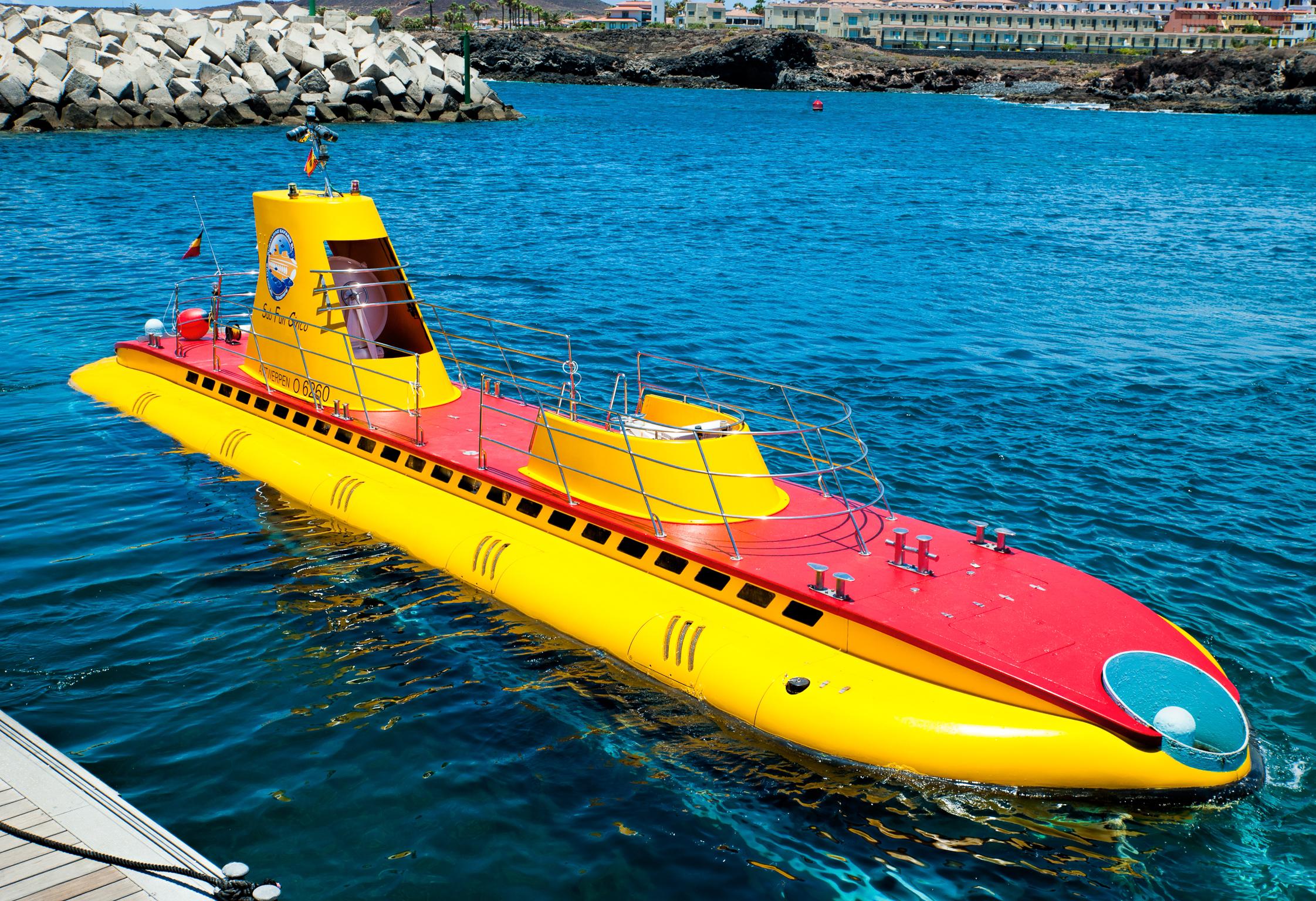 Grand Muthu Golf Plaza Hotel & Spa San Miguel de Abona Exterior photo Yellow Submarine