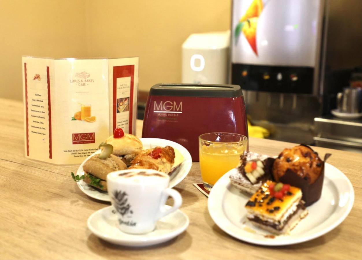Grand Muthu Golf Plaza Hotel & Spa San Miguel de Abona Exterior photo A typical breakfast at MGM