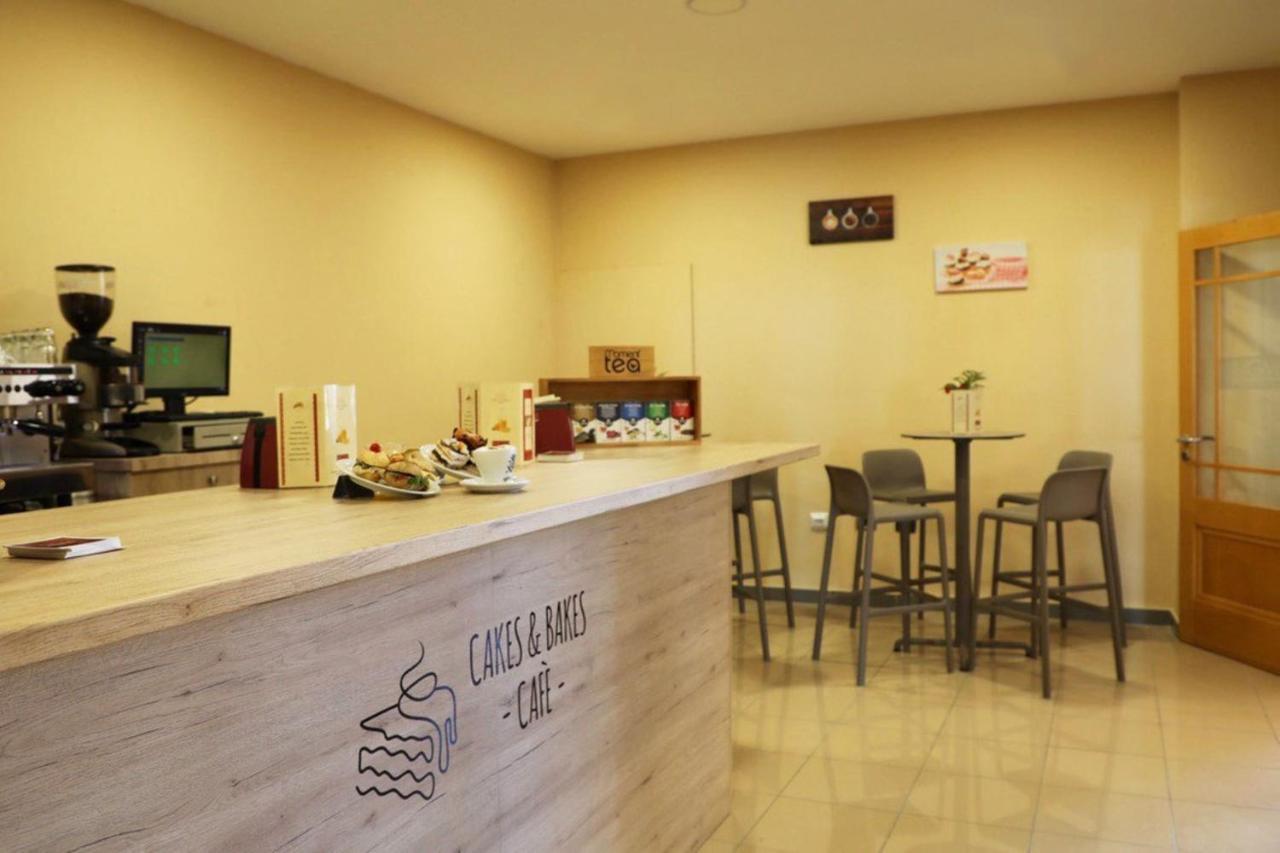 Grand Muthu Golf Plaza Hotel & Spa San Miguel de Abona Exterior photo The interior of a typical café