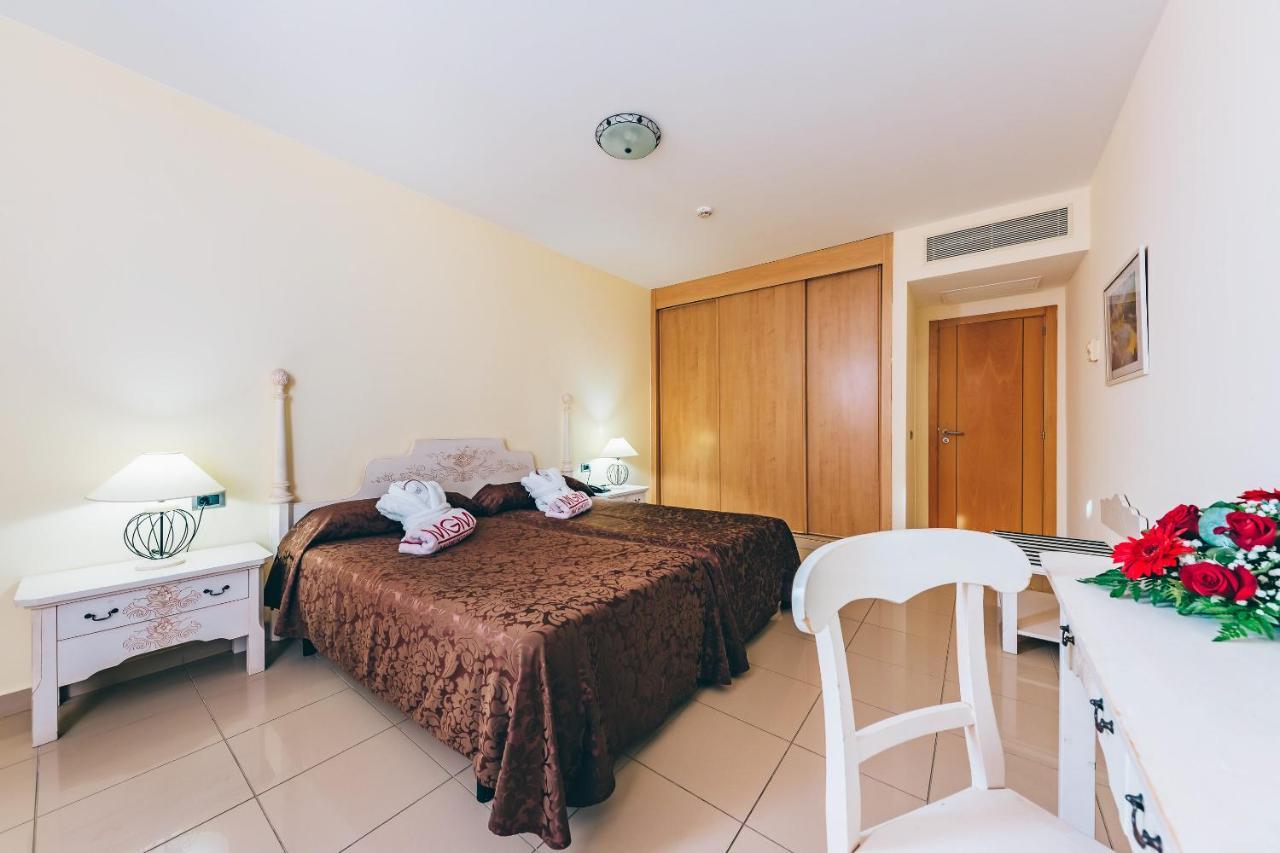 Grand Muthu Golf Plaza Hotel & Spa San Miguel de Abona Exterior photo A bedroom in a hotel