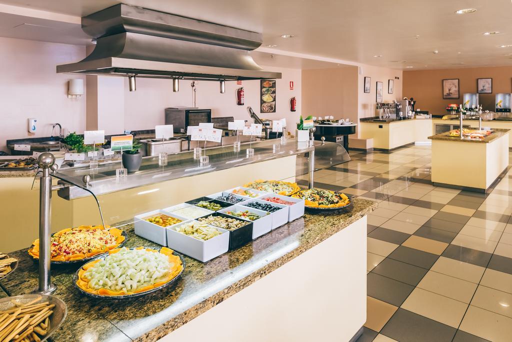 Grand Muthu Golf Plaza Hotel & Spa San Miguel de Abona Exterior photo A buffet at a hotel