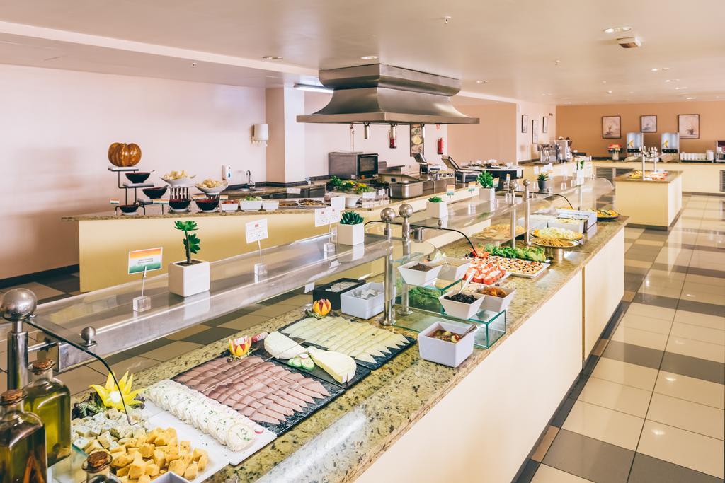 Grand Muthu Golf Plaza Hotel & Spa San Miguel de Abona Exterior photo A buffet at a hotel